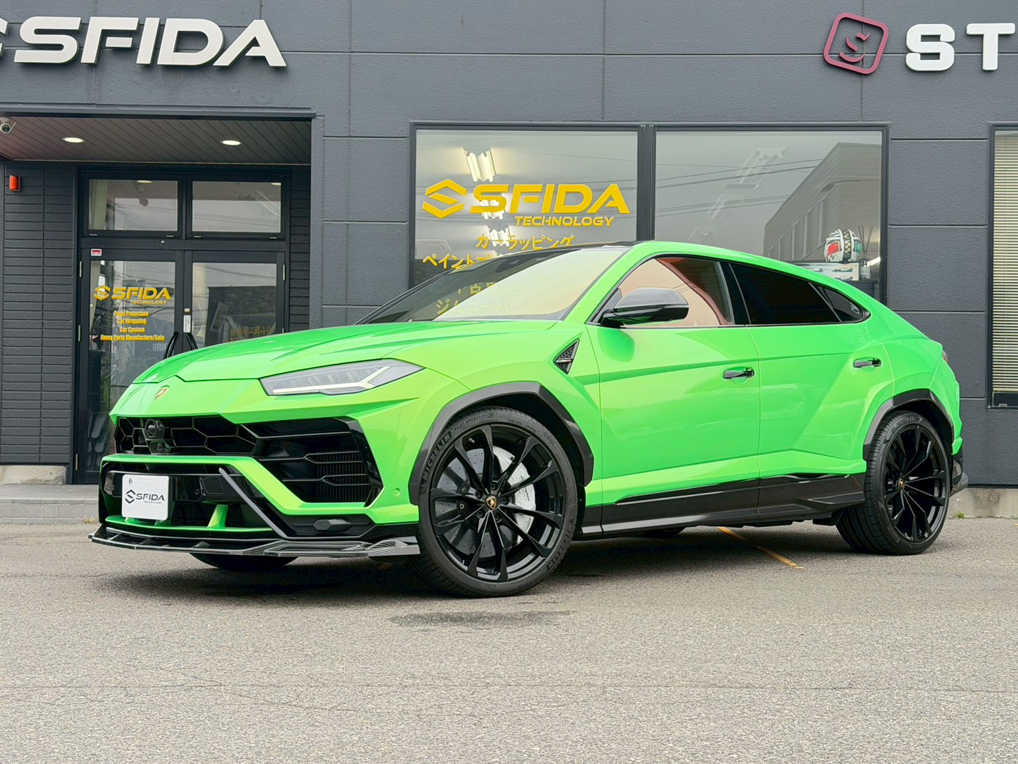ランボルギーニ ウルス　フルラッピング施工